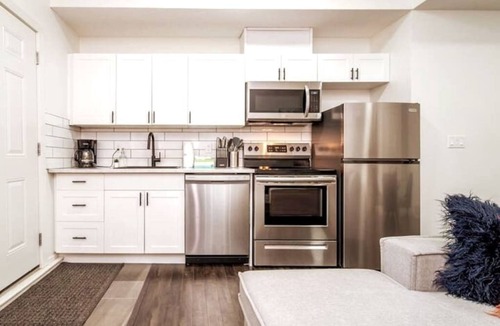 Jasper Place House | Chic Suite - Long Stays - King Bed - Fireplace &WiFi