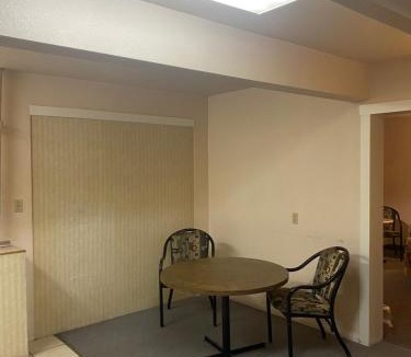 South Lethbridge Hotel | Chinook Motel