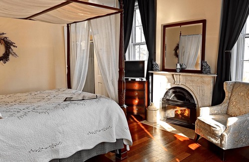 Smith Hill Bed & Breakfast | Christopher Dodge House