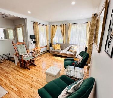 Chertsey Ski Chalet | CITQ 303469.CHALET OASIS DE PAIX. BORD DE L’EAU.4 SAISONS.À LOUER