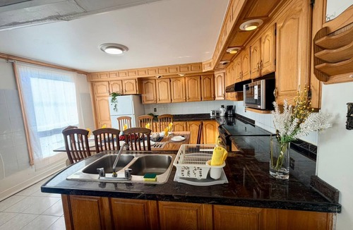 Outremont House | City Lights Loft - Free Parkings - Sleep 18