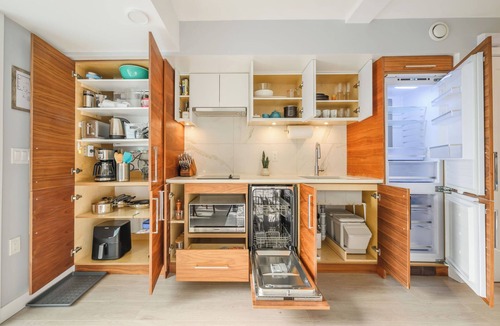Lower Lonsdale Apartment | City & Trail Studio Dog-friendly