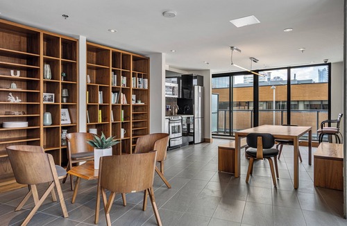 Connaught Apartment | City Views from High Floor - Gym, Pool, AC, Prkng