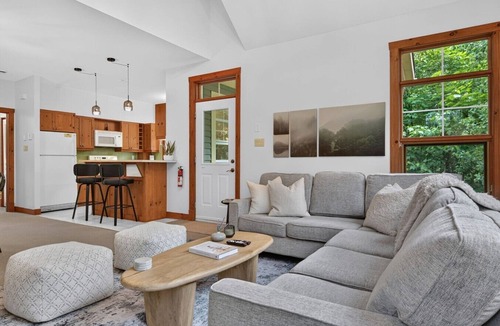 Tremblant-Les-Eaux Villa | Classic Les Eaux Chalet w Sauna near the Mountains