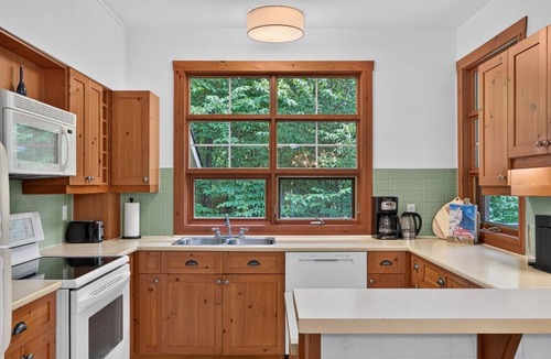 Tremblant-Les-Eaux Villa | Classic Les Eaux Chalet w Sauna near the Mountains