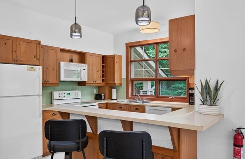 Tremblant-Les-Eaux Villa | Classic Les Eaux Chalet w Sauna near the Mountains