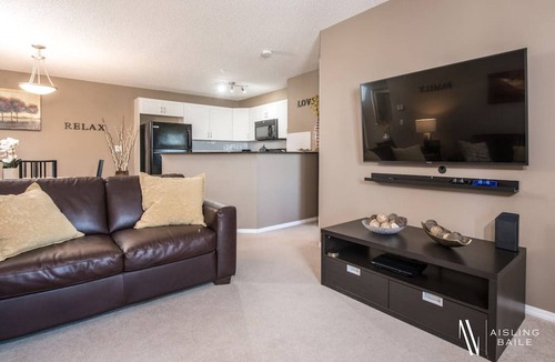 Invermere Condo | Classy Comfort | Outdoor Pool/Hot Tub | PS3 | Gym