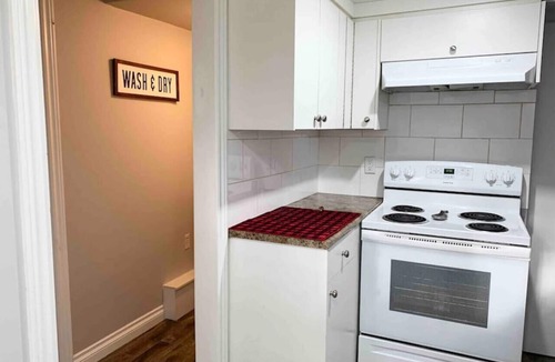 Guildford Apartment | ❤️Clean 2B Canadian Cottage Suite in the City❤️