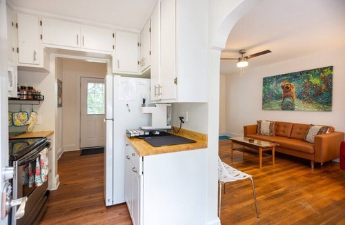 Durham House | Clean, Quiet Medical & Work Stay · Fenced Yard, Pets Welcome