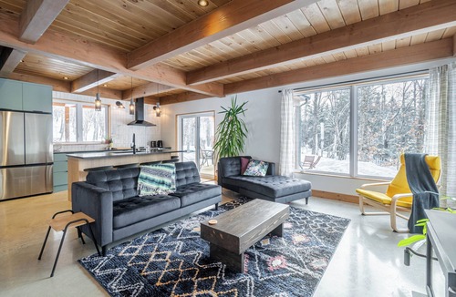 Saint-Raymond Ski Chalet | Close to Vallée-Bras-du-Nord, this new construction offers comfort in nature