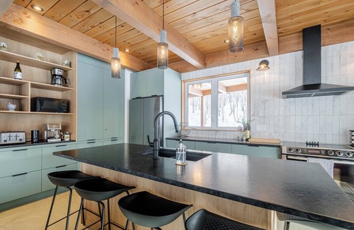 Saint-Raymond Ski Chalet | Close to Vallée-Bras-du-Nord, this new construction offers comfort in nature