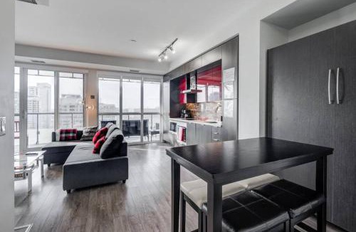 Toronto Entertainment District Apartment | CN lovers