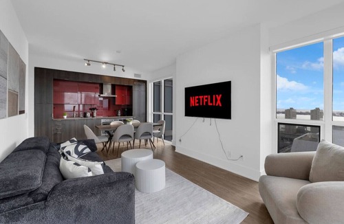 CityPlace Hotel | CN Tower View - Free Parking - Rooftop Pool - Gym
