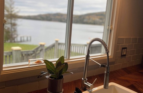 Baddeck House | Coast House on Baddeck Bay with Pano Views and Water Access