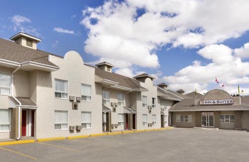 Saskatoon Downtown Hotel | Colonial Square Inn & Suites