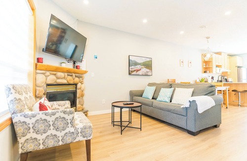 Harvie Heights House | Combo2!One minute to Banff Gate!4Bedrooms4Bathrooms Fitted 14 PPL
