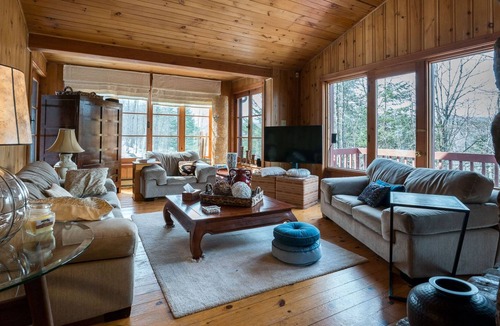 Saint-Sauveur Ski Chalet | Comfortable and Warm Swiss Chalet in Saint Sauveur des Monts, Laurentians