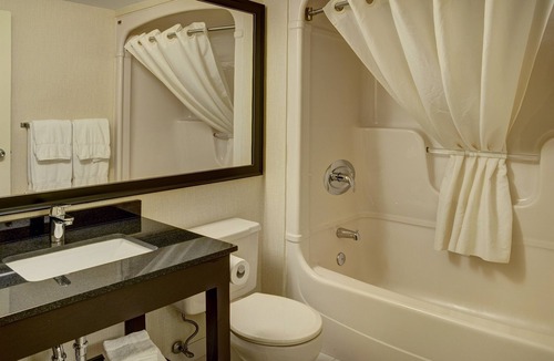 Cobourg Hotel | Comfort Inn Cobourg - Port Hope
