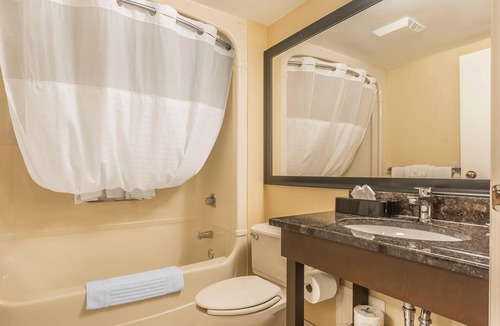 Cobourg Hotel | Comfort Inn Cobourg - Port Hope