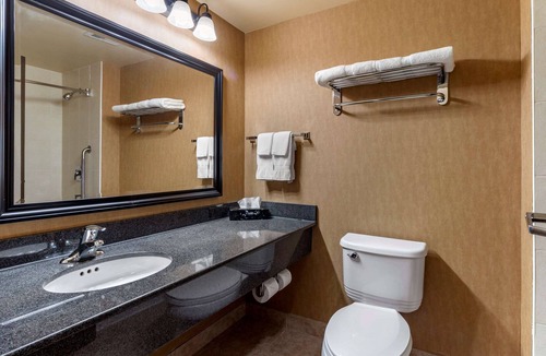 Sturgeon Falls Hotel | Comfort Inn Sturgeon Falls