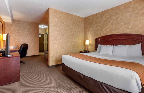 Sturgeon Falls Hotel | Comfort Inn Sturgeon Falls
