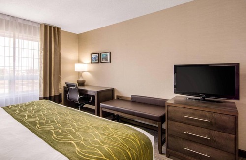Red Deer Hotel | Comfort Inn & Suites