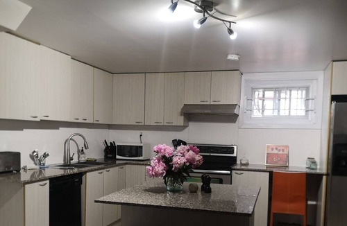 Cartierville House | Comfortable 2 Bedroom Unit