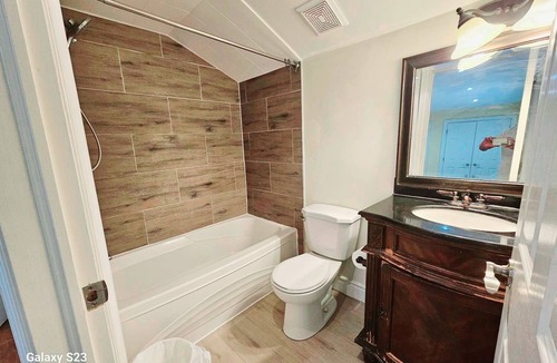 Willowdale Bed & Breakfast | Comfortable Bedroom in central Yonge and Sheppard and North York Centre