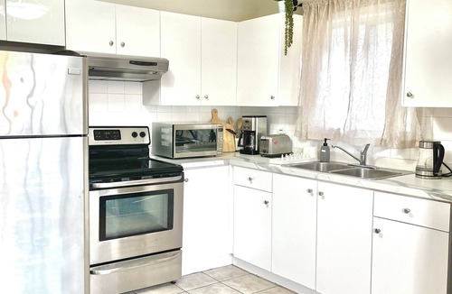 Renfrew-Collingwood House | Comfortable + Cozy Vancouver House w/2 Parking Close to Restaurants and Parks