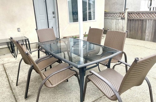 Renfrew-Collingwood House | Comfortable + Cozy Vancouver House w/2 Parking Close to Restaurants and Parks