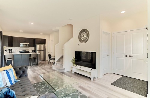 North Central Edmonton House | Comfortable entire townhouse in downtown Edmonton.