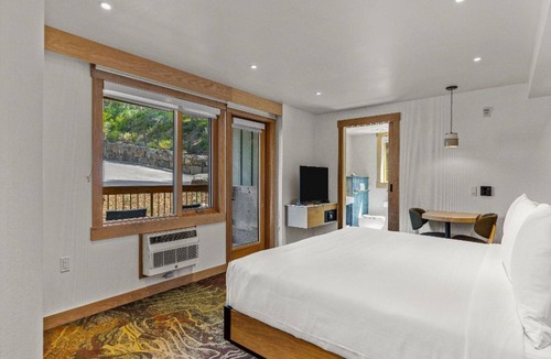 Banff Hotel | Comfortable King Room w/Accessible Amenities