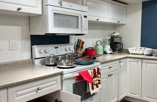 Saskatoon House | Comfy 2-bedroom basement with kitchen/bath for you.