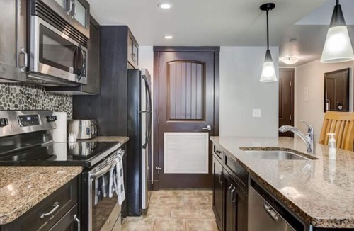 Dead Man's Flats Condo | Comfy 2BR Minutes from Downtown w/Hot Tub!
