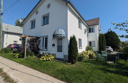 Hull House | Comfy by the 3 Rivers Pointe-Gatineau 3-4 month Rental Nov20-March31 OwnerInSun