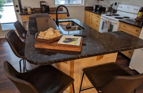 Beasley House | Comfy forest home (3 BDR) Kootenay Keep