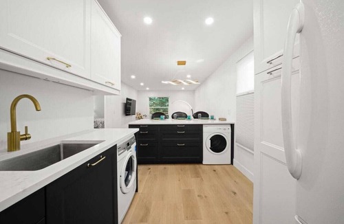 Grandview-Woodland House | Commercial Drive Private Upper