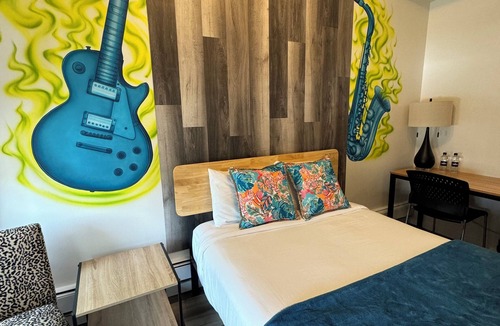 Whyte ave Hotel | Commercial Hotel