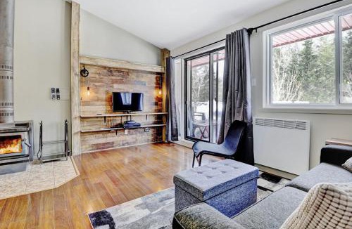Stoneham Apartment | Condo 20 Chemin des Adirondack by Les Chalets Alpins