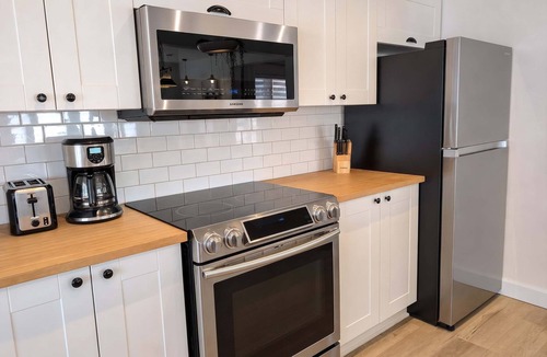 Ste Anne de Beaupre Apartment | Condo #3 | 2 min from the waterfront | Billiards & BBQ