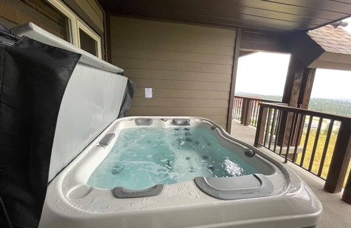 Golden Apartment | Condo Ananda - Ski in/out Mountain Views + Hot Tub