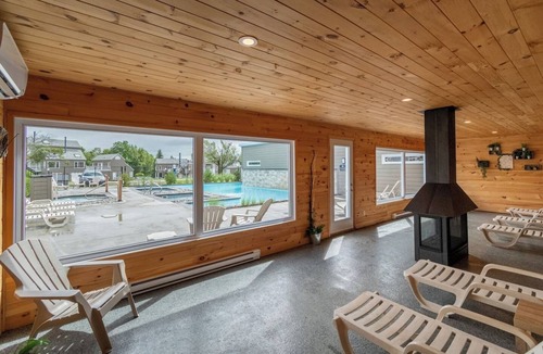 Beaupre Condo | Condo: Heated pool & spa + gym + fireplace + AC