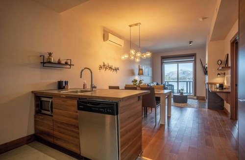 Lac Superieur Village Condo | Condo overlooking Lac Superieur & mountain views