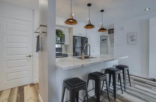 Magog Apartment | Condo-piscine à 200M du Memphré