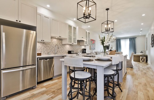 Mile End Apartment | Contemporain 3 Bedrooms/2Bath MileEnd/Plateau
