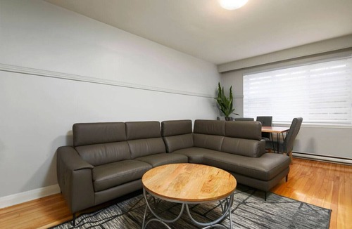Cote-Des-Neiges—Notre-Dame-De-Grace Apartment | Contemporary 2BR – Stylish Comfort on MTL West