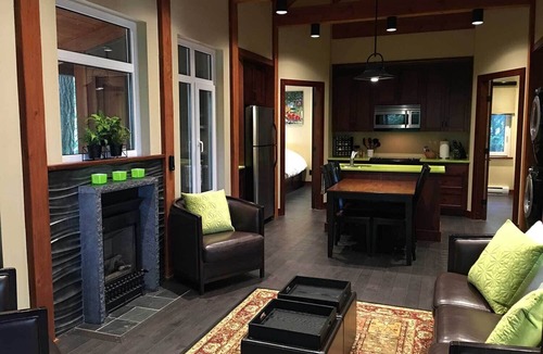 Salt Spring Island Cabin | Contemporary Cottage with Private Forest Backyard. Steps to Sea & Pet-Friendly!