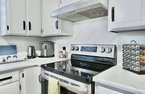 Knight House | Convenient & Cozy 8 Beds Home with 3 Free Parking