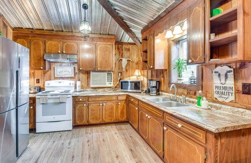 Clarkesville Cabin | Converted Barn Couple's Oasis Near Tallulah Gorge