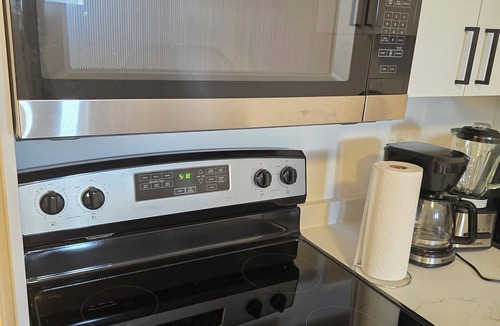 Riverview Apartment | Cool & Cozy 1 Bedroom Suite